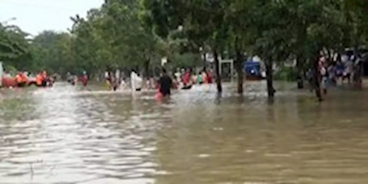 Seribuan Warga di Kosambi dan Teluknaga Tangerang Terdampak Banjir | merdeka.com