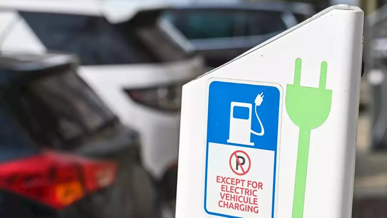 Voitures électriques à 100 euros par mois : comment fonctionne ce dispositif annoncé par Elisabeth Borne ?