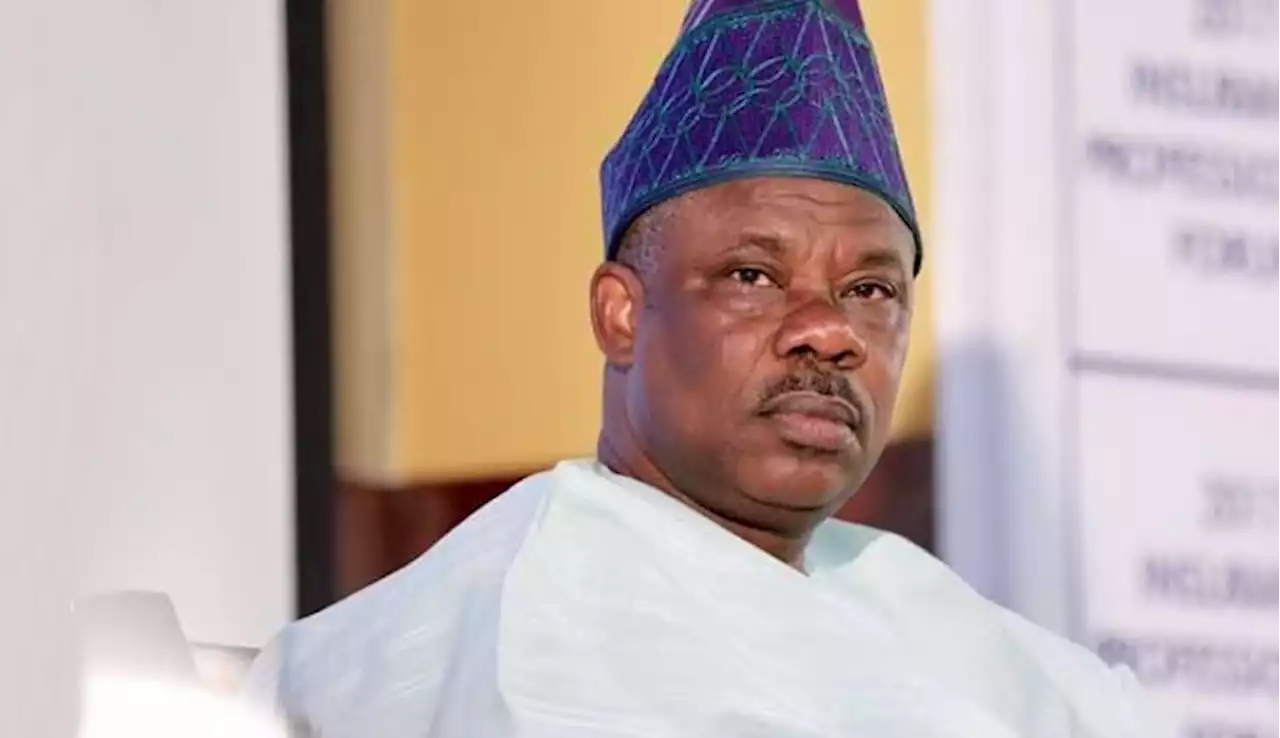 #NigeriaElections2023: Amosun votes after BVAS failure in Ogun