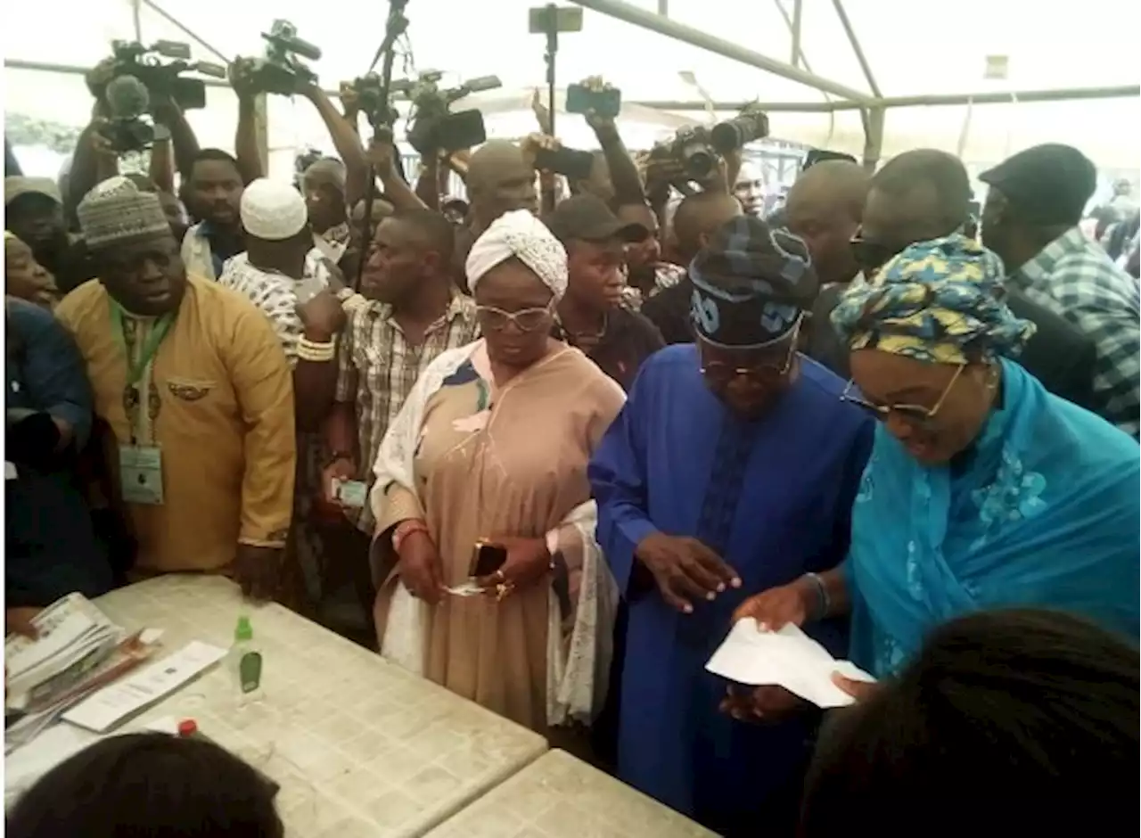 #NigeriaElections2023: Tinubu, wife vote in Lagos