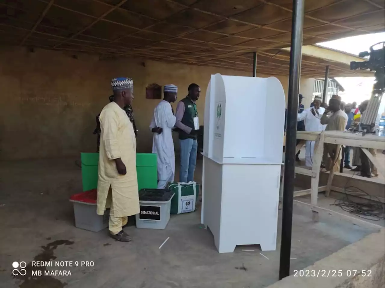 #NigeriaDecides2023: Delays as voters await electoral officials in Katsina