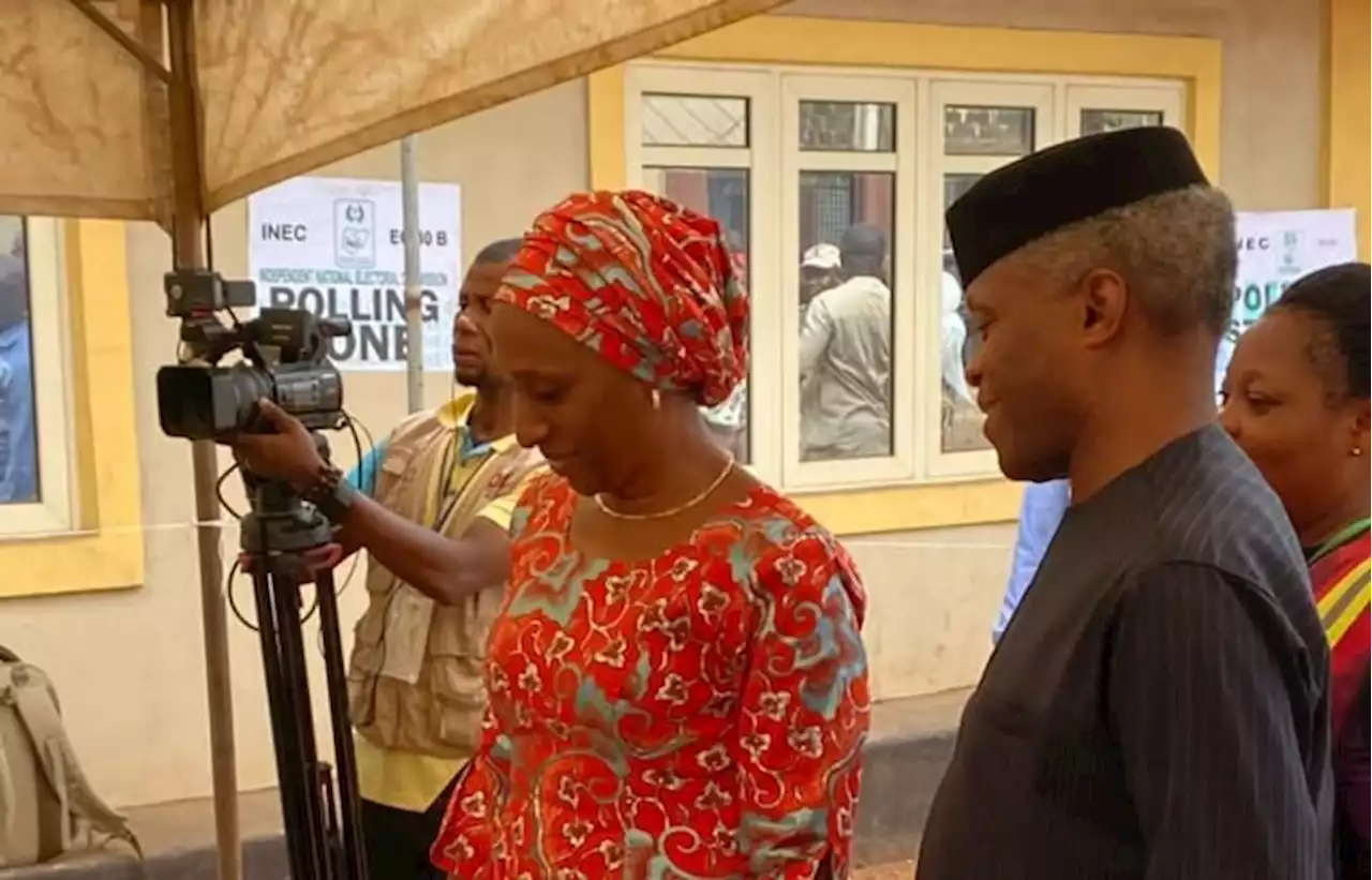 #NigeriaDecides2023: Osinbajo, wife vote in Ikenne