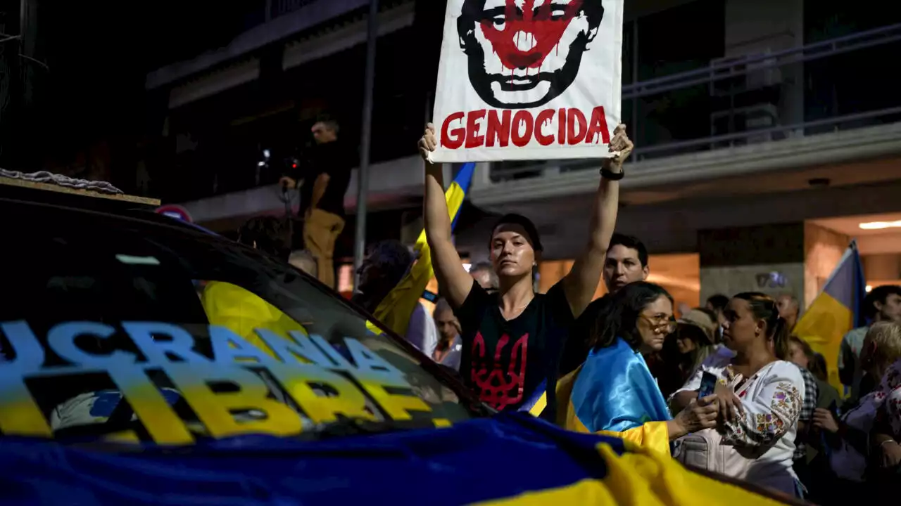 Argentine: Ukrainiens et Russes manifestent ensemble contre la guerre à Buenos Aires