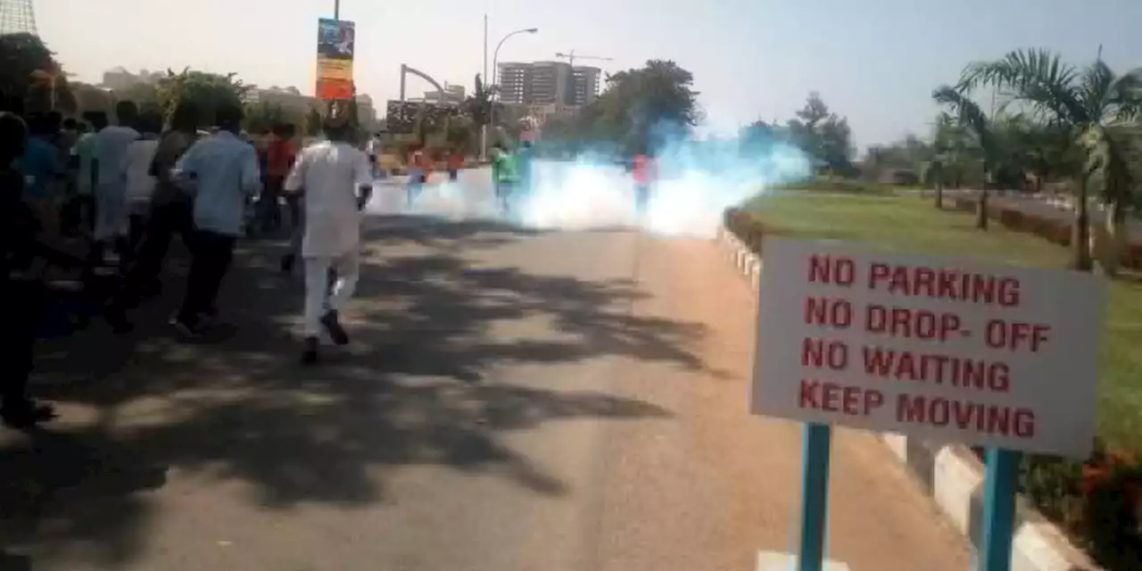 Police Shoot Teargas As NNPP, APC Party Supporters Clash In Kano | Sahara Reporters