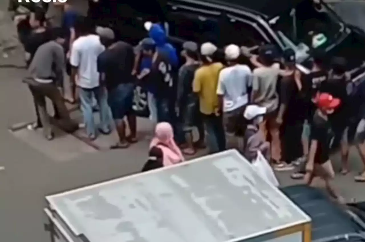 Kerap Lakukan Pungli, 10 Preman Pasar Tanah Abang Ditangkap Polisi