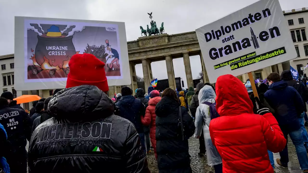 Tiotusen i protest – vill inte att Tyskland skänker vapen till Ukraina - Nyheter (Ekot)