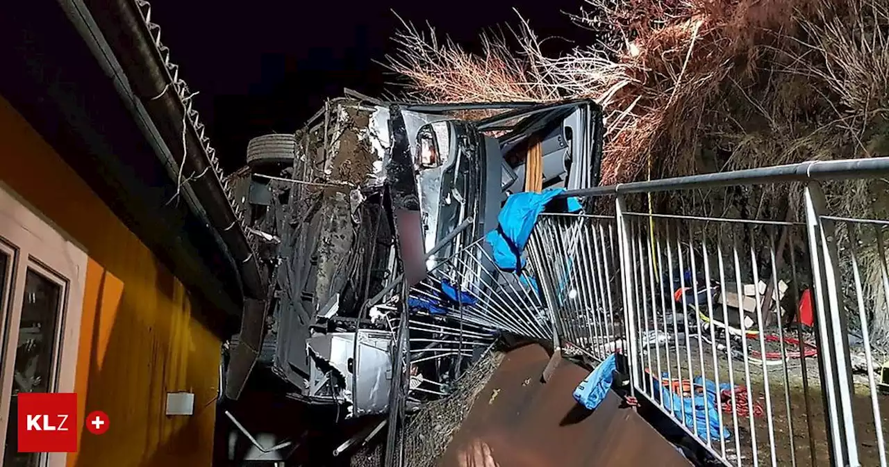 Urlauber als Ersthelfer: Bus kam nur wenige Meter neben Ferienwohnung zu liegen | Kleine Zeitung