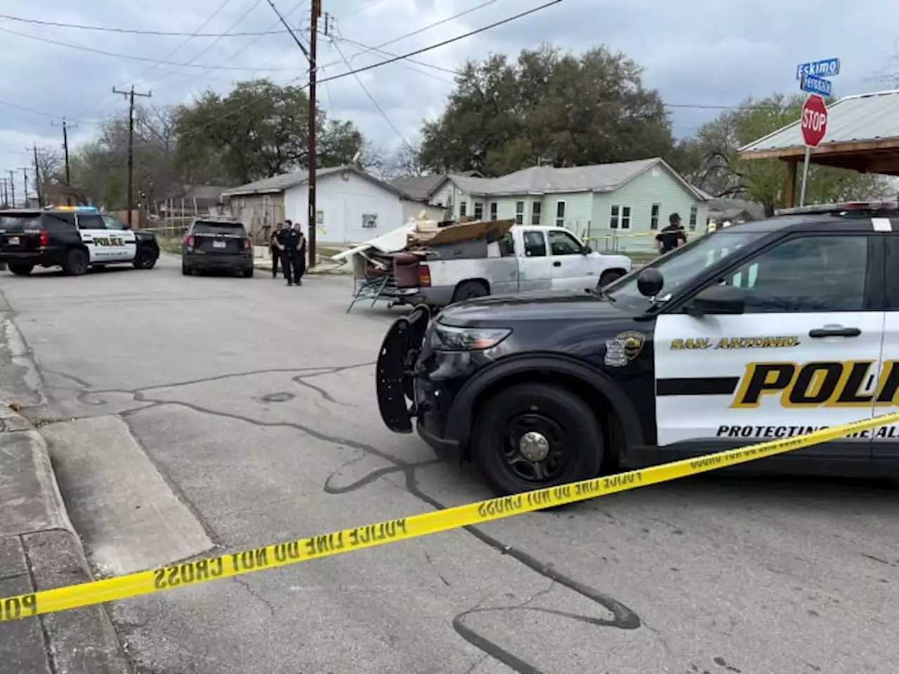 1 hospitalized, 2 detained after Southwest Side shooting, SAPD says