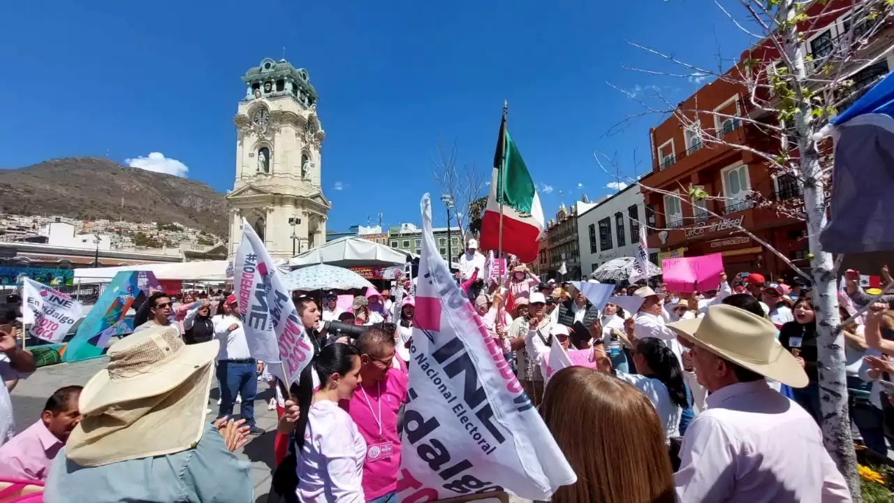 'En Hidalgo, mi voto no se toca'; marchan a favor del INE | FOTOS