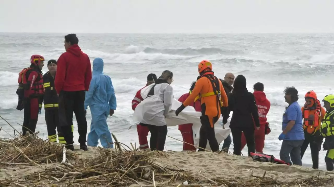 Un bote con migrantes naufraga en Italia; hay 43 muertos