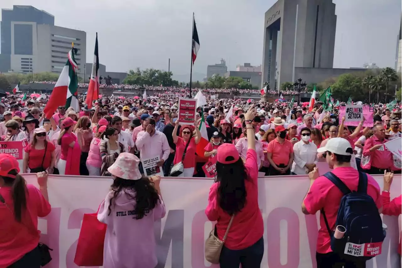 Miles se congregan en Monterrey en defensa del INE y rechazo al Plan B