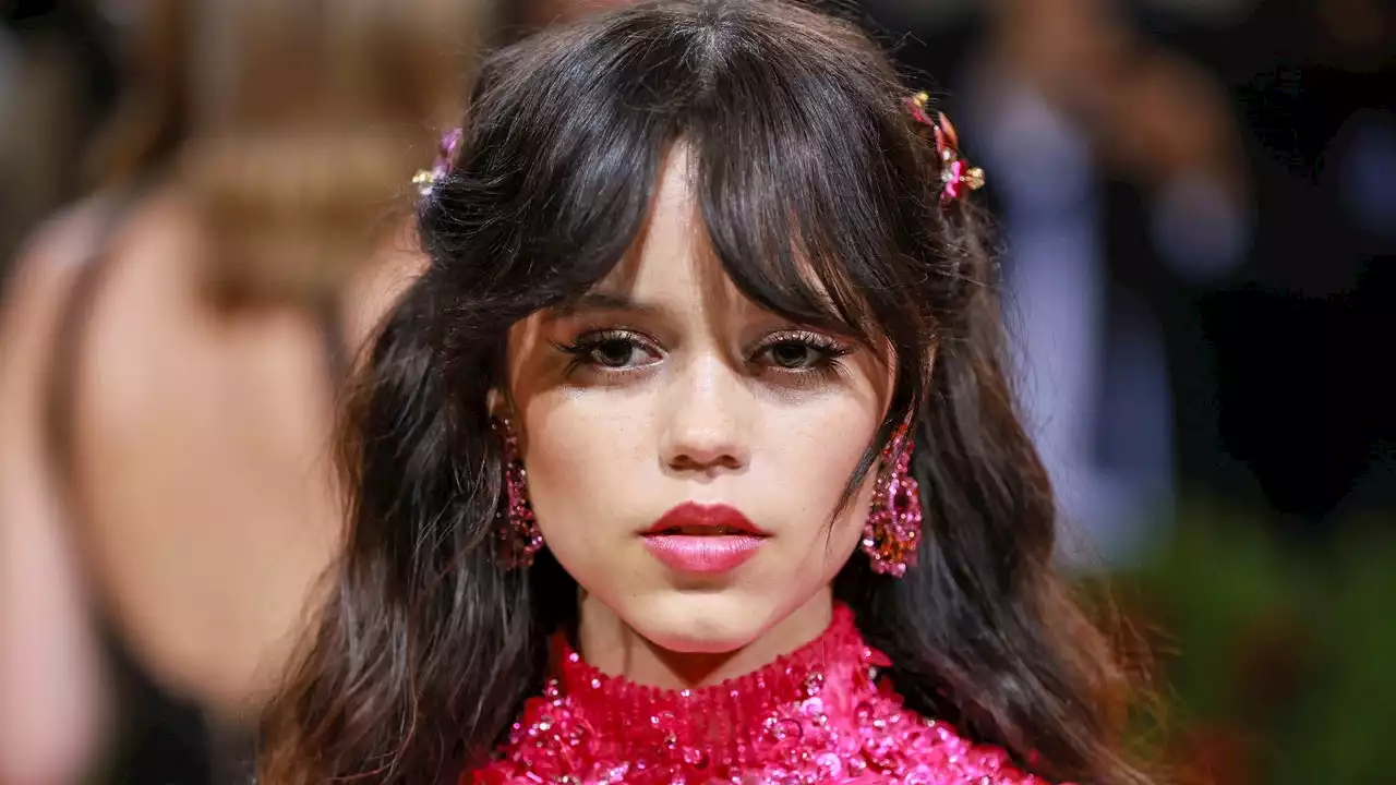 I Can't Stop Staring at Jenna Ortega's Perfectly Clumped Lashes at the SAG Awards