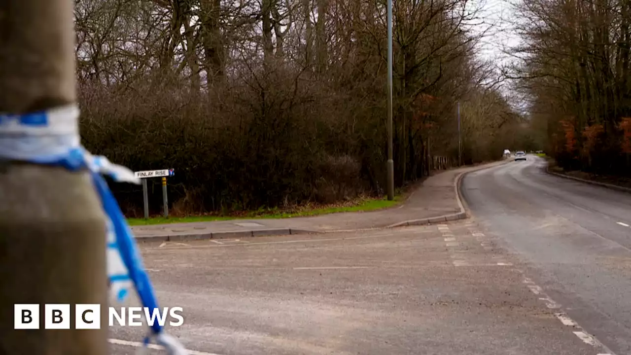 Man dies and girl critical after Milngavie crash