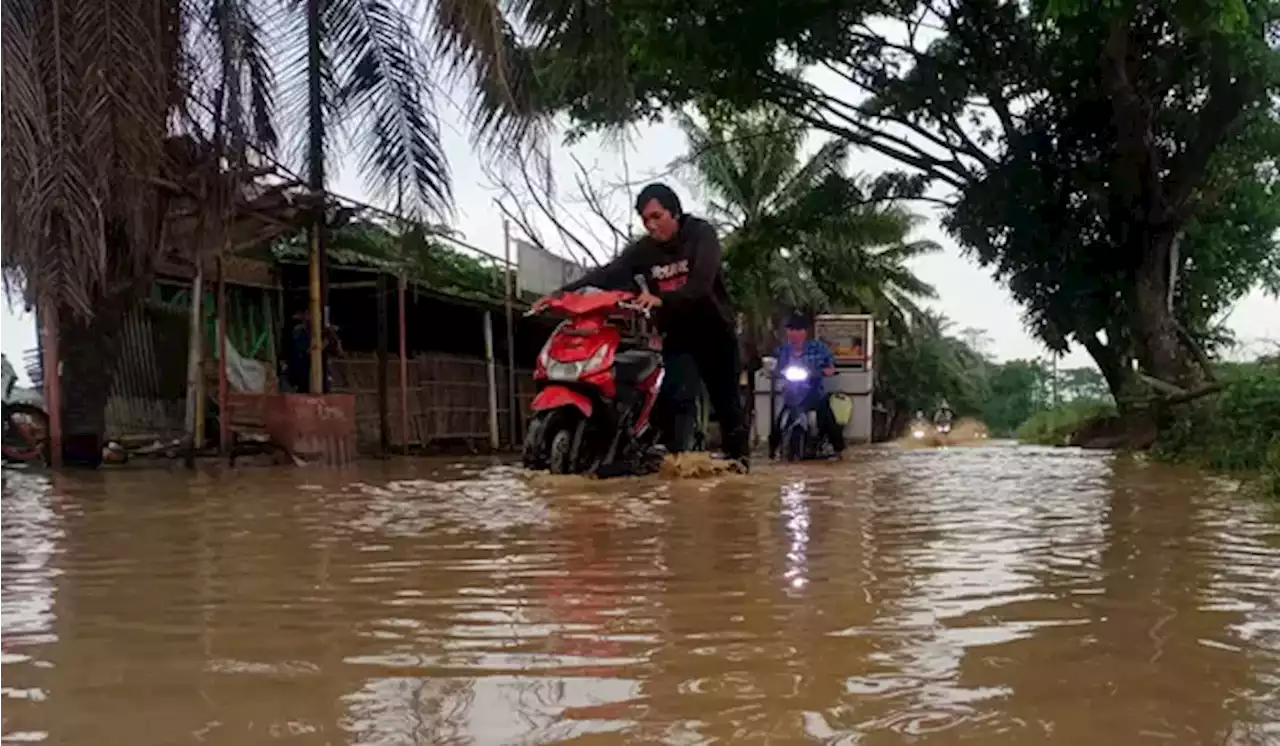 Banjir Rendam Jalan Penghubung Kabupaten dengan Kota Tangerang