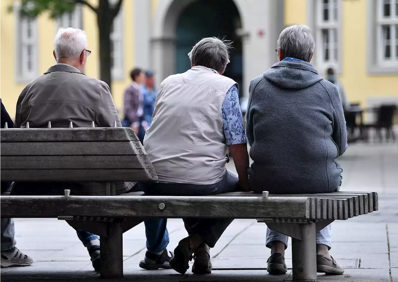 Bericht: Kirchenstift kündigt Senioren – und bringt Geflüchtete unter