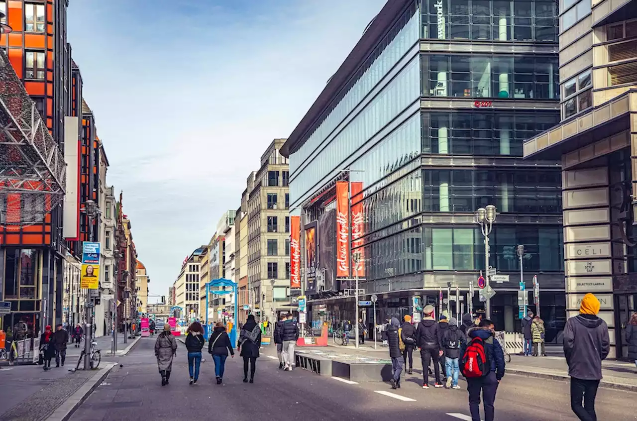 Polizei greift ein: Flaniermeile Friedrichstraße wird nun täglich kontrolliert