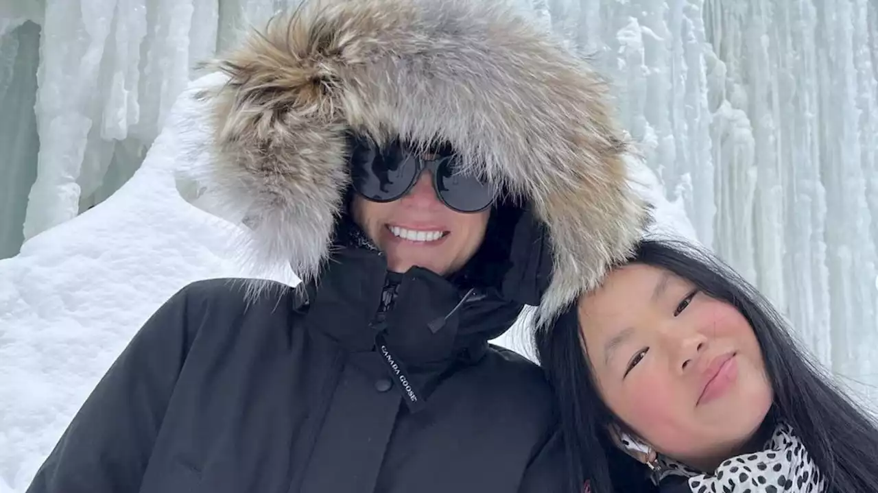 Laeticia Hallyday : emmitouflée avec de grosses lunettes noires... Ce moment très spécial avec sa fille Joy