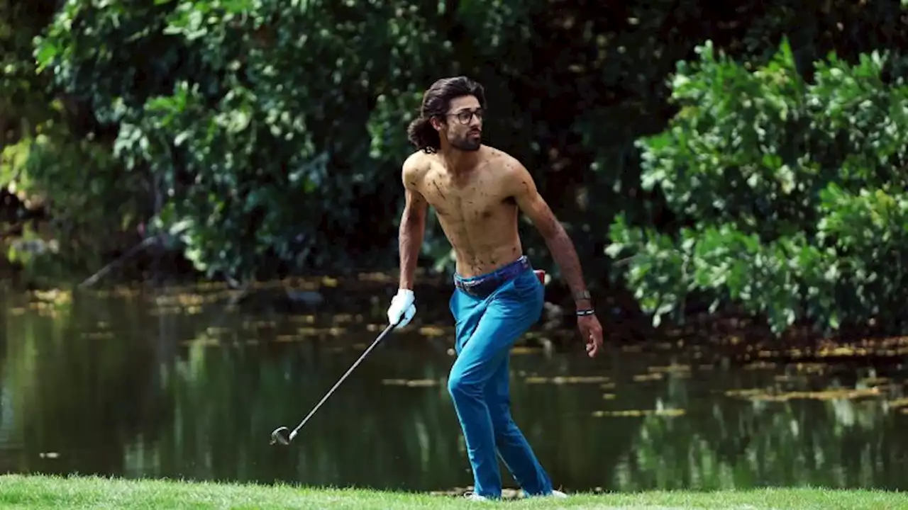 Golfer Akshay Bhatia takes off shirt to play muddy shot -- twice | CNN