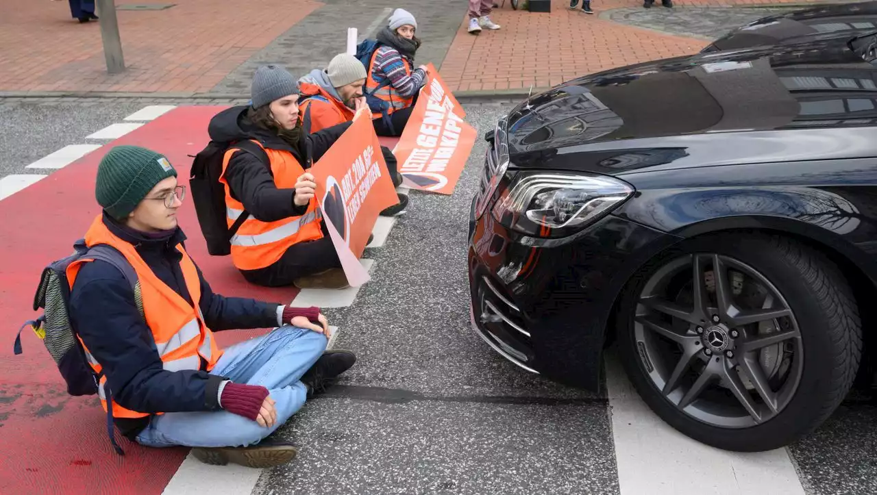 »Letzte Generation«: FDP-Politiker wirft Klimaaktivisten Erpressung vor