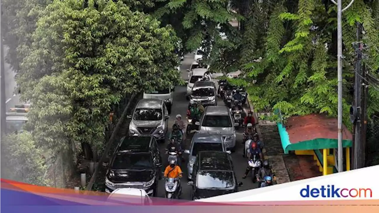 Fakta Jalan di Cilandak Amblas, Arus Lalu Lintas Kena Imbas