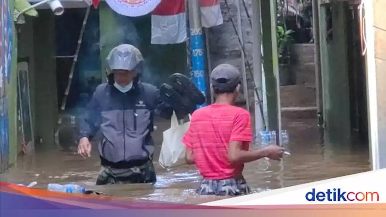 Kali Ciliwung Meluap, 2 RT di Kampung Melayu Terendam Banjir 1 Meter