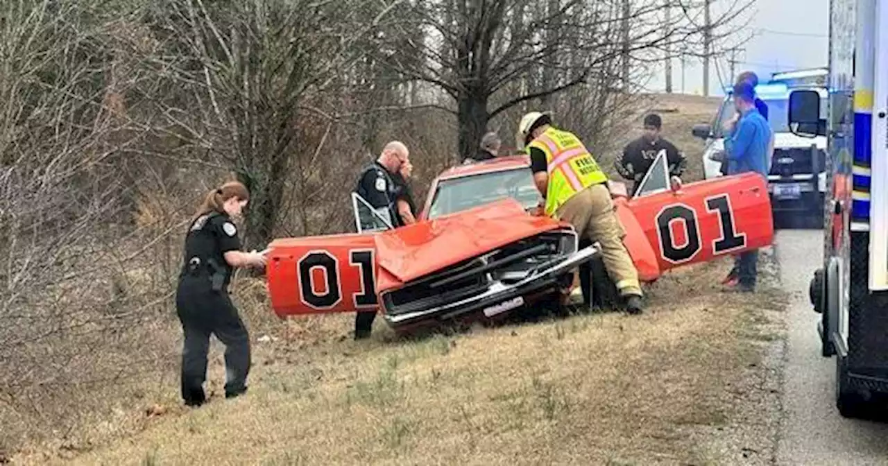 2 hospitalized in Missouri crash involving General Lee car from ‘Dukes of Hazzard’