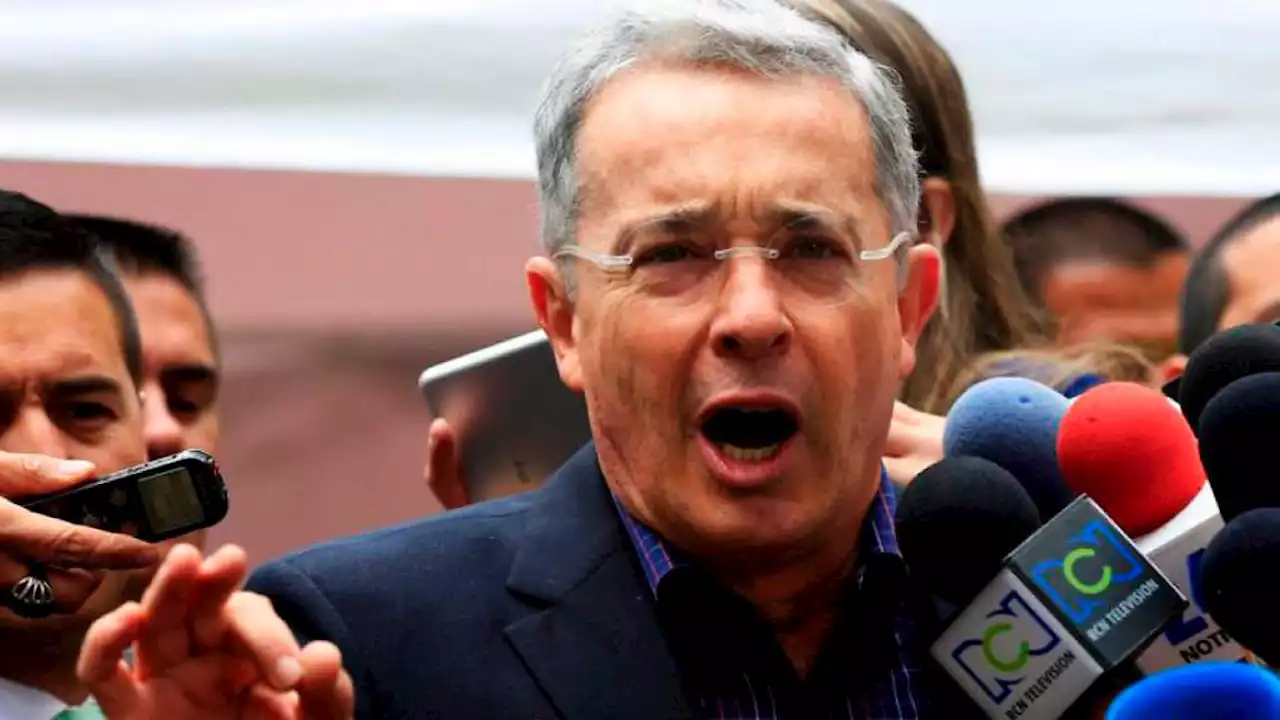 Álvaro Uribe propone consulta popular sobre el proyecto de reforma a la salud