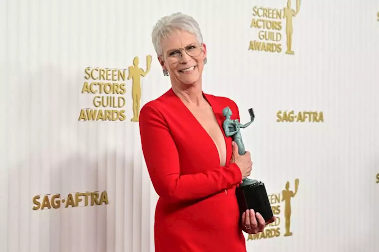 Jamie Lee Curtis Proudly Declares Herself a ‘Nepo Baby’ At 2023 SAG Awards