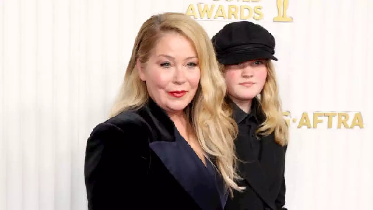 Christina Applegate's SAG Awards Cane Reads 'FU MS' Amid Health Battle