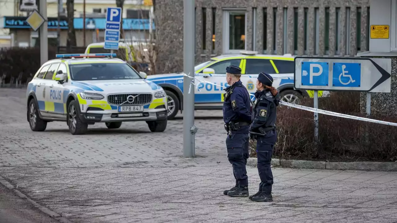 Man attackerad vid polishuset i Norrköping – misstänkt skjuten