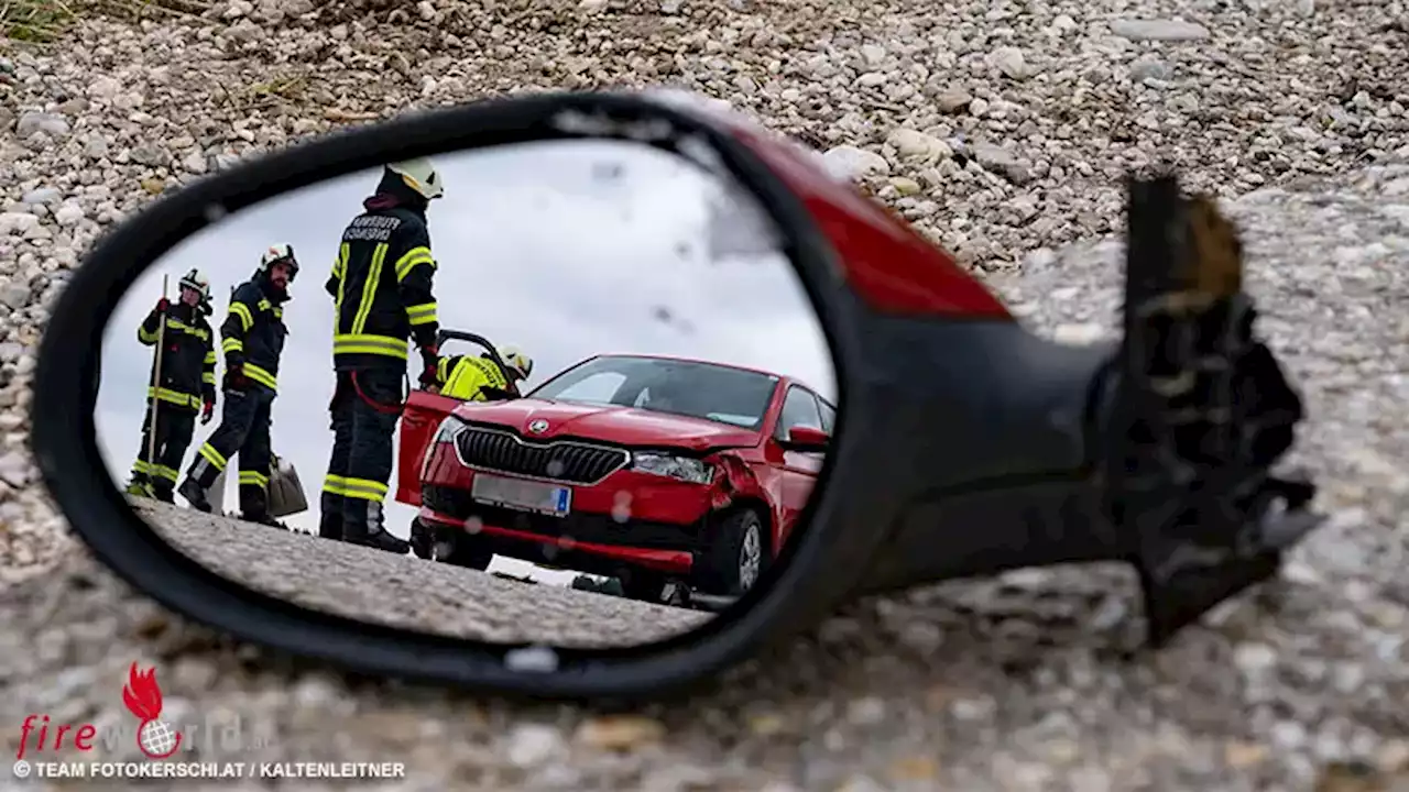 Oö: Lenkerin nach Pkw-Unfall in Ungenach über Kofferraum befreit