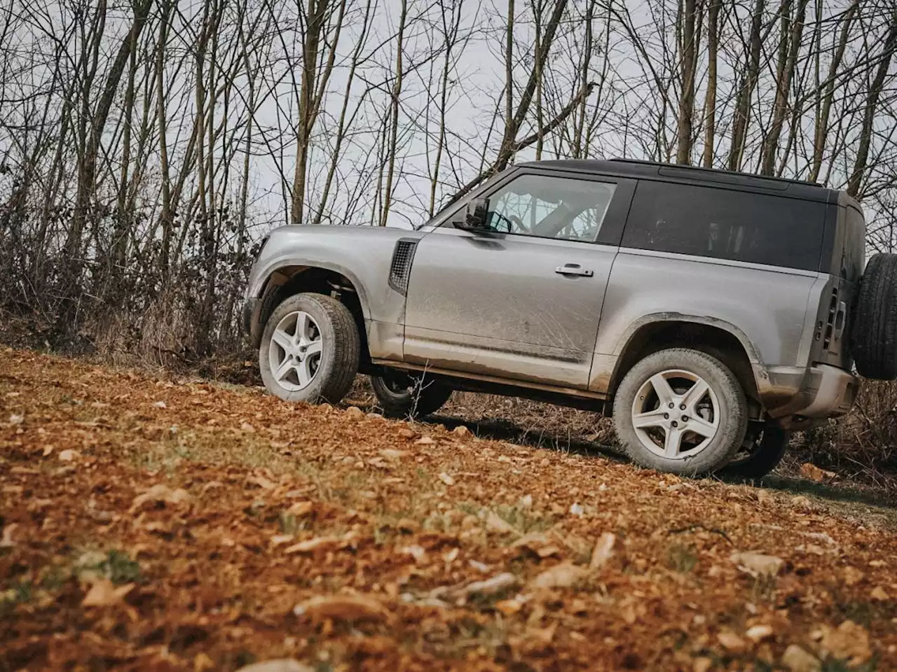 Land Rover Defender 90, la prova nell’offroad piacentino