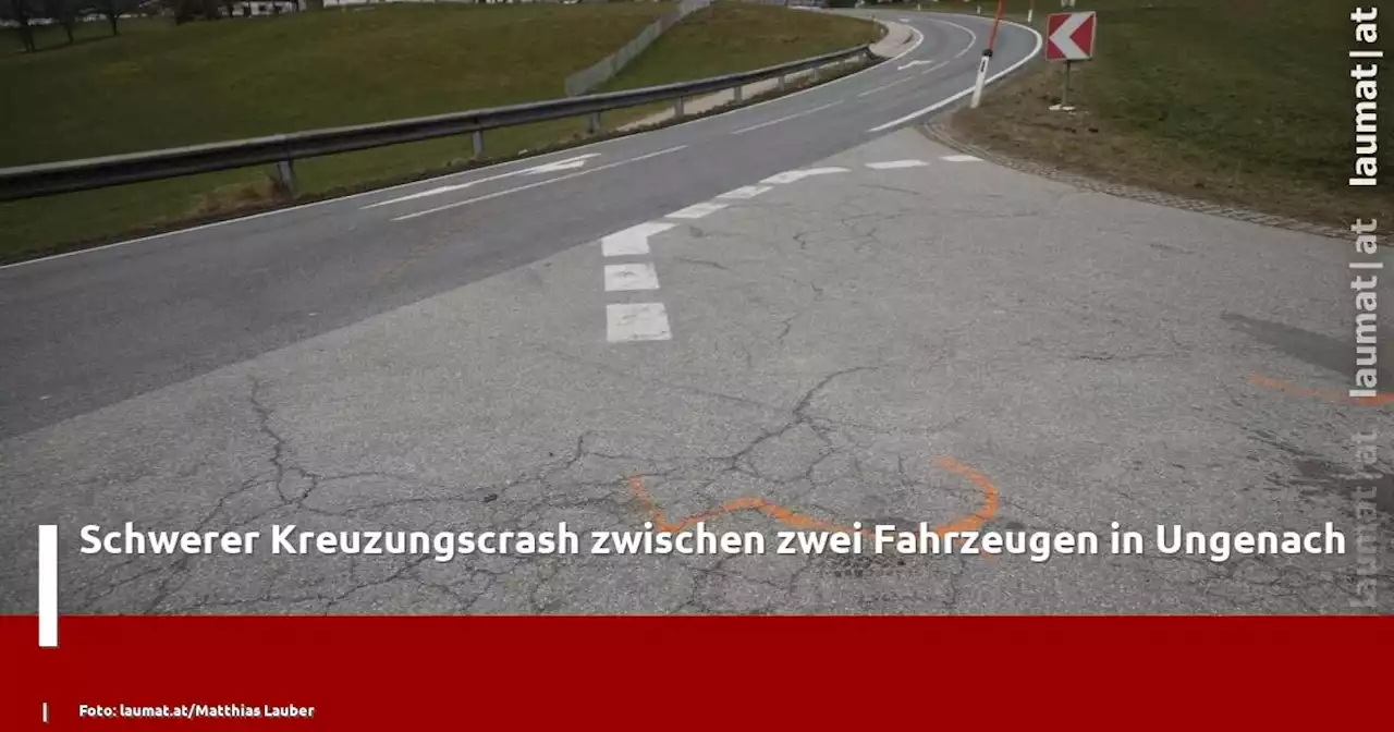 Schwerer Kreuzungscrash zwischen zwei Fahrzeugen in Ungenach | laumat|at