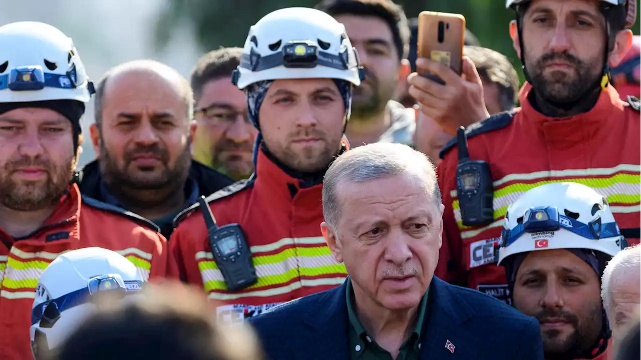 Toujours critiqué sur la gestion du séisme, Erdogan demande finalement « pardon »