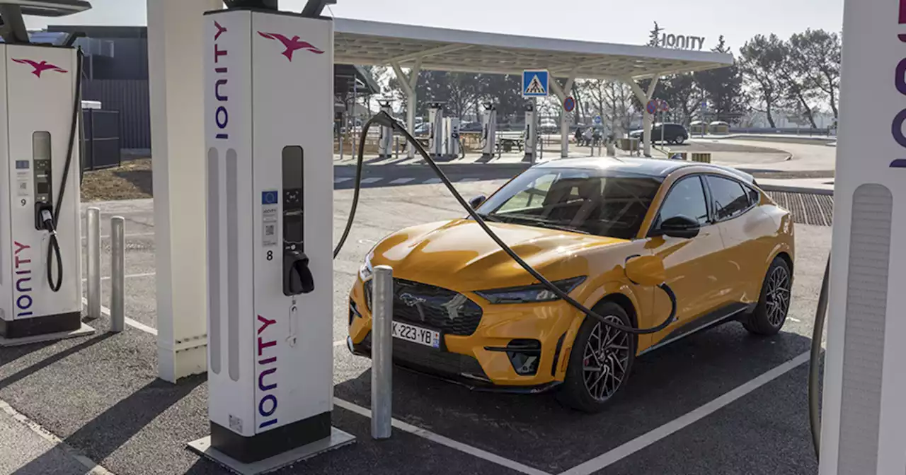 Voitures électriques : Ionity ouvre 32 bornes de recharge rapide sur l’autoroute du Soleil