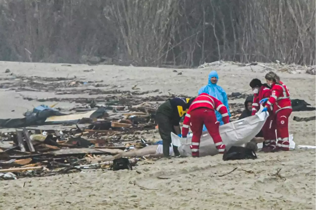 Around 60 migrants die in boat wreck off Italy