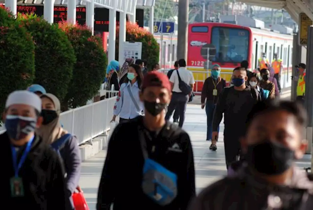 Di Tengah Pelonggaran PPKM, Ini Alasan Kereta Api Masih Wajibkan Masker