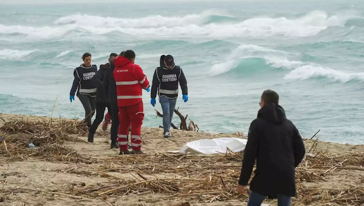 Italie : 59 migrants, dont 12 enfants, tués dans un naufrage au large de la Calabre