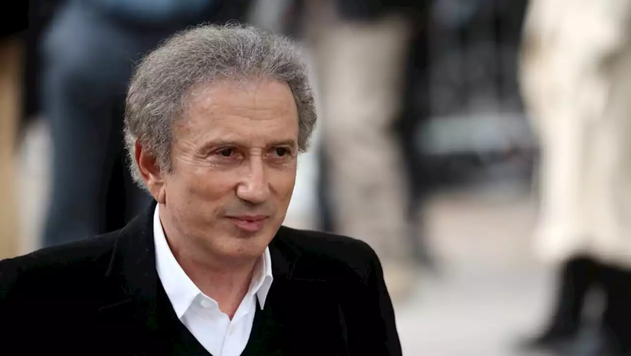 Problèmes cardiaques de Michel Drucker : l'animateur est sorti de l'hôpital, son absence à l'antenne prolongée