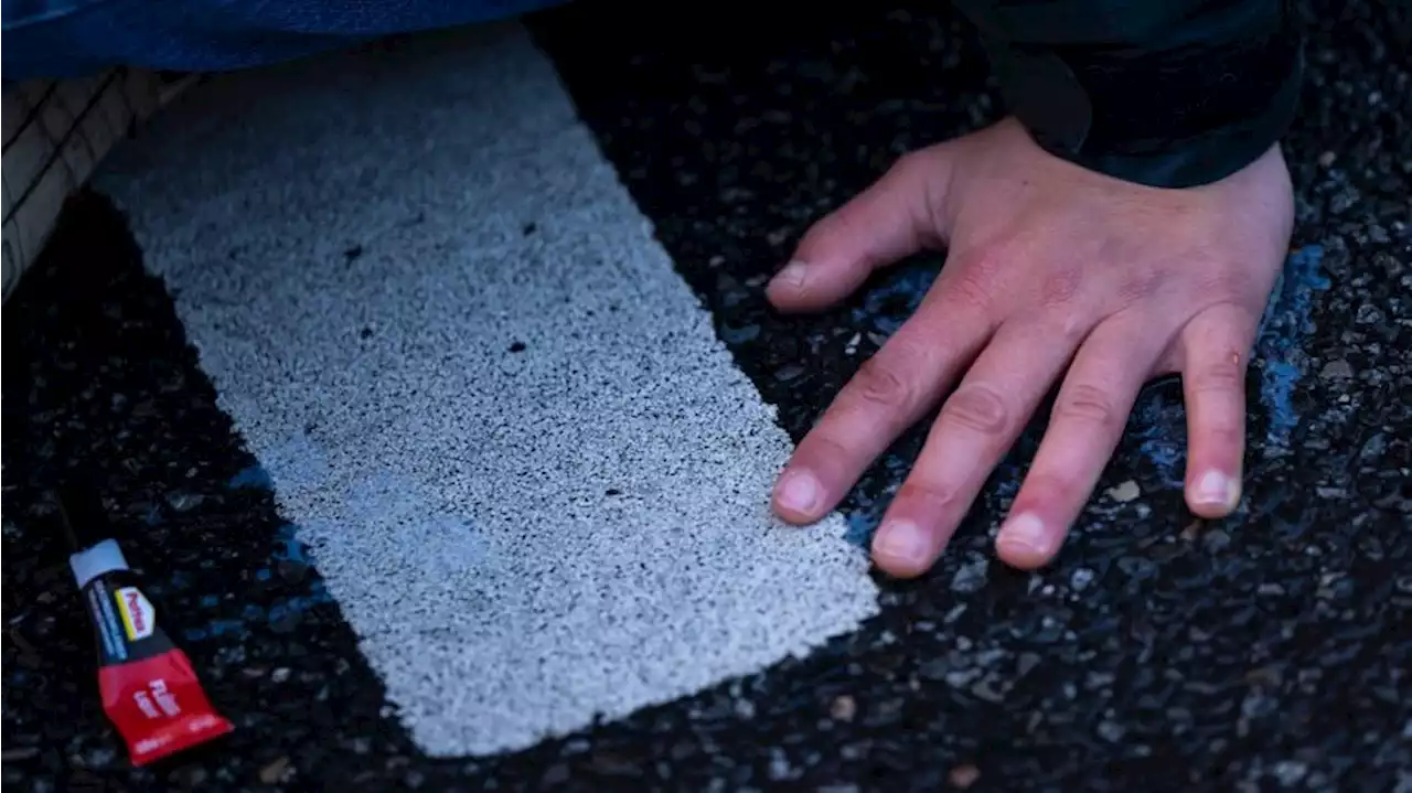 Klimaschützer blockieren erstmals Straße in Potsdam