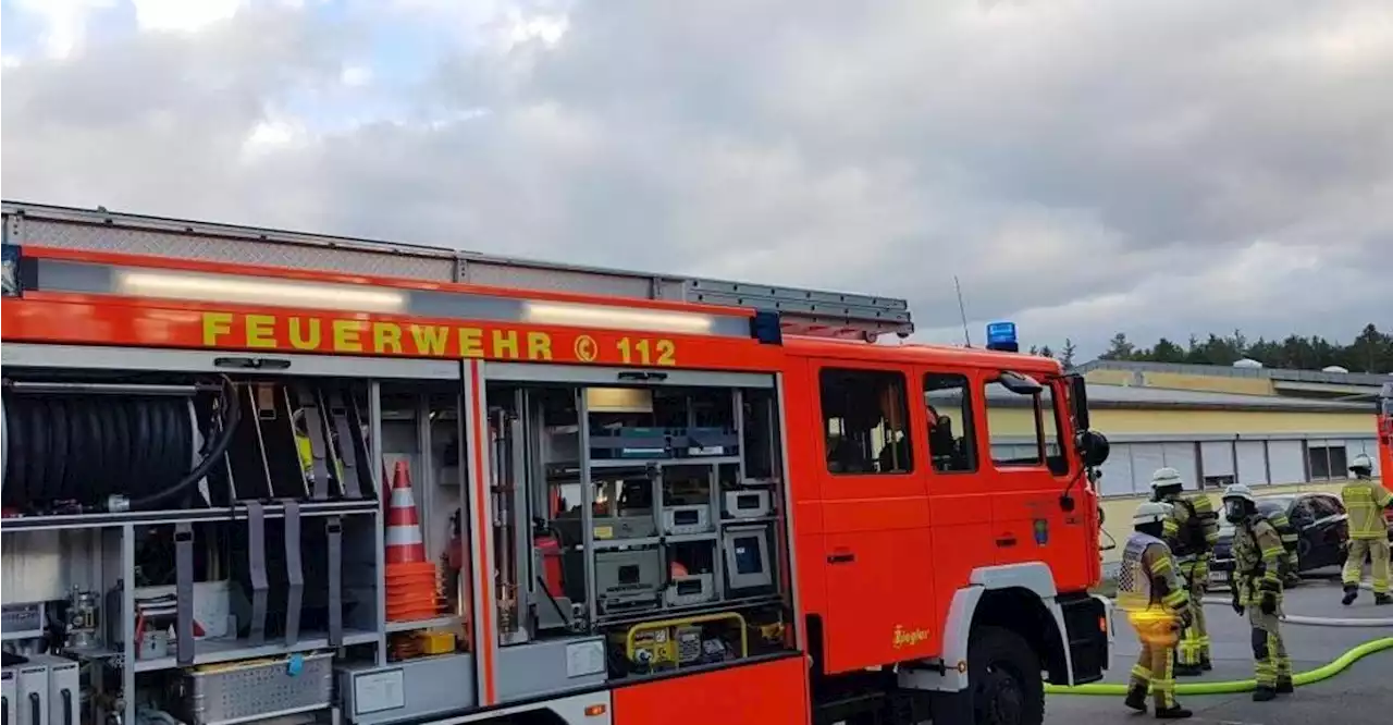 CNC-Fräsanlage in Brand: Großeinsatz bei Isovolta Gatex in Wackersdorf