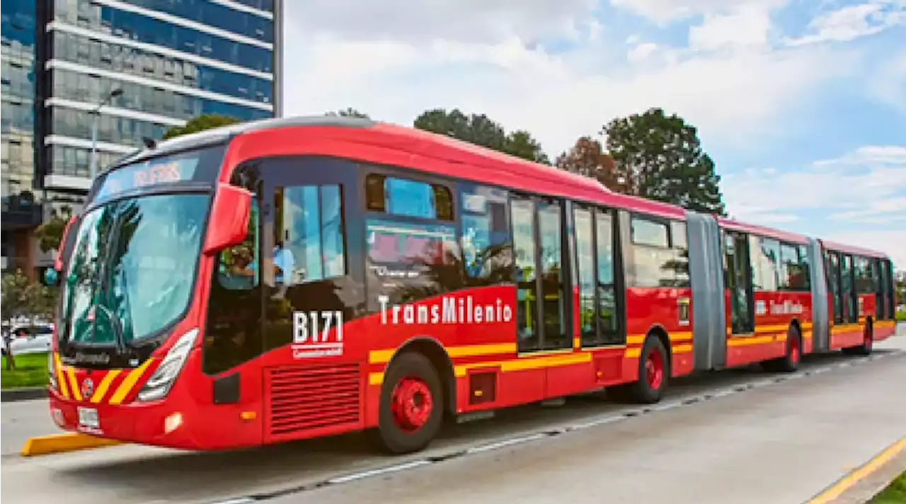 Una mujer dio a luz en una estación de TransMilenio asistida por funcionarias del sistema