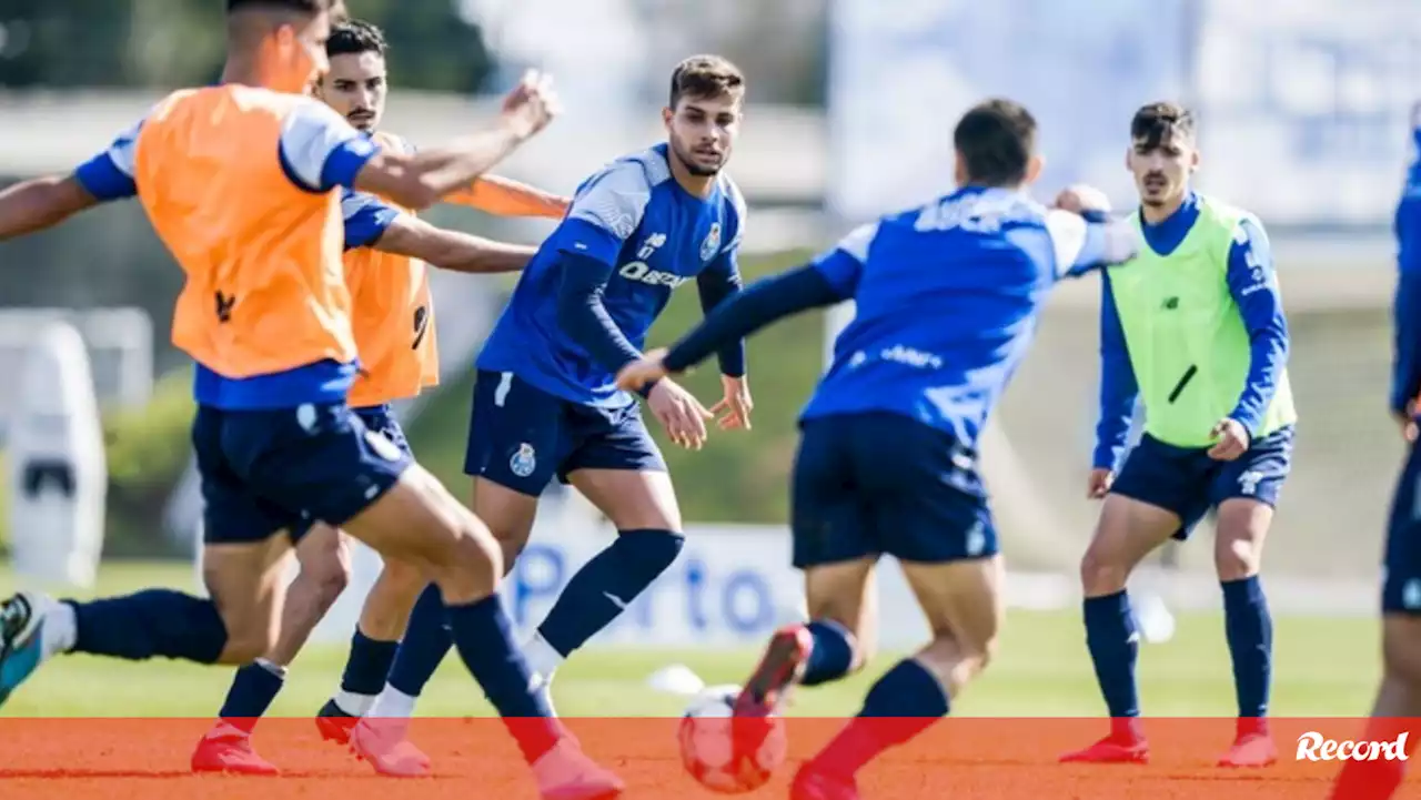 Quatro nomes no boletim clínico no regresso ao trabalho do FC Porto após derrota