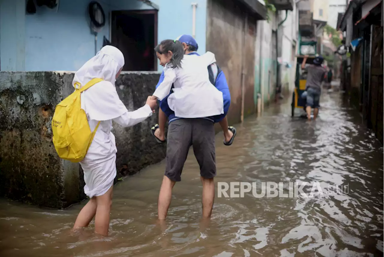 Diguyur Hujan Sejak Semalam, 12 RT di Wilayah Jakarta Terendam |Republika Online