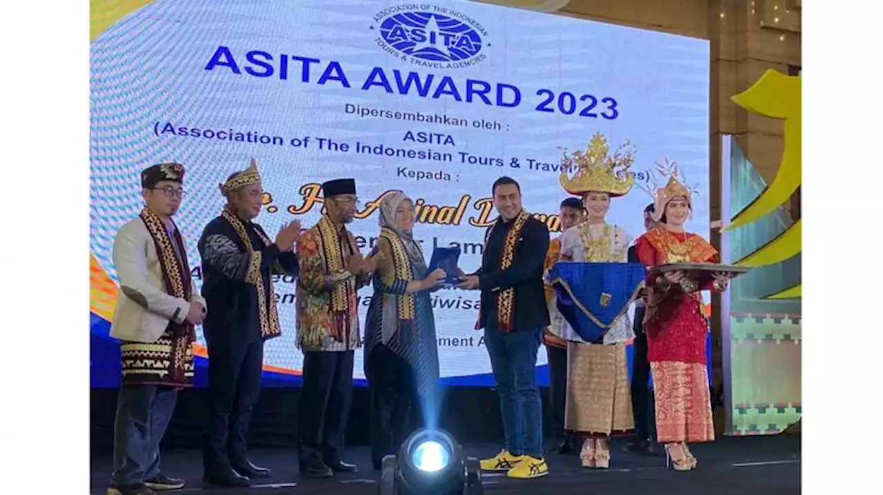 Gubernur Lampung Terima Penghargaan ASITA Awards |Republika Online