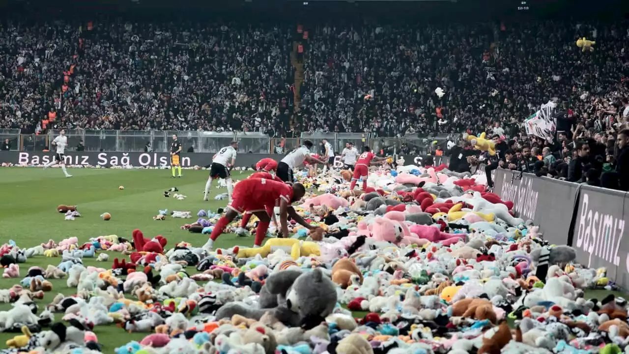 Thousands of fans toss stuffed toys on football pitch for children affected by Türkiye earthquakes