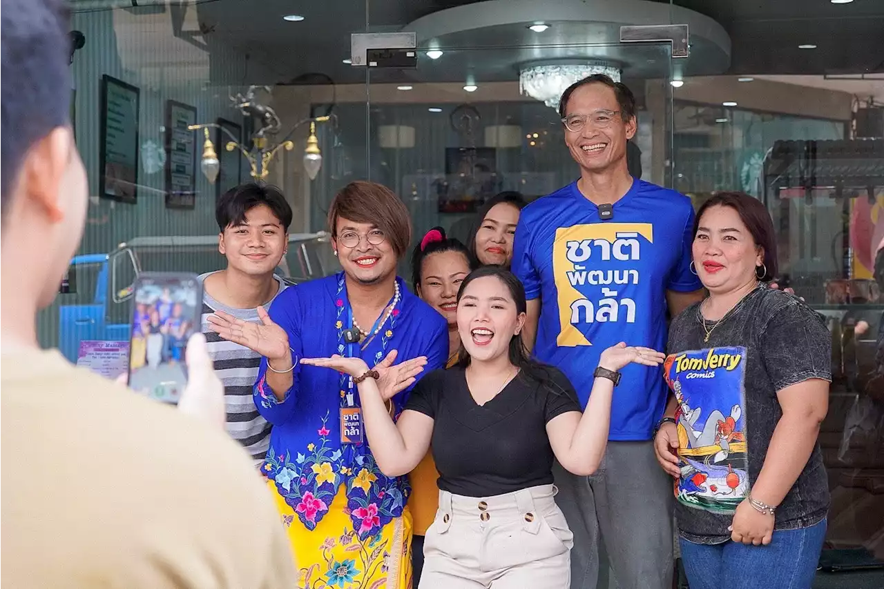 หาดใหญ่แตก! “กรณ์” ควง “จูรี” ลงพื้นที่ใจกลางเมือง ปลุกคนใต้อย่าลืมอุดมคติ “เงินซื้อไม่ได้”