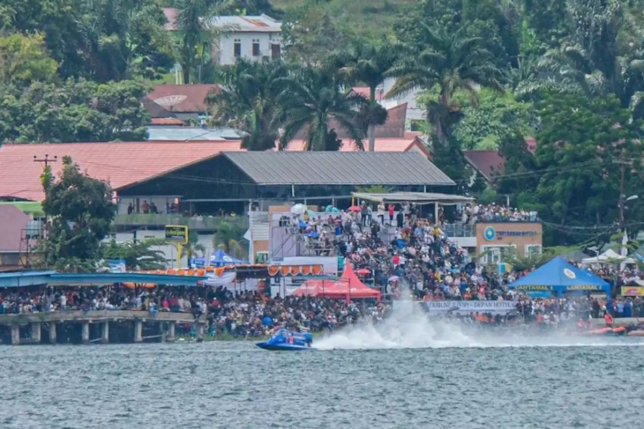 Keren! Sandiaga: F1PowerBoat Buktikan Danau Toba Layak Jadi Lokasi Event Internasional