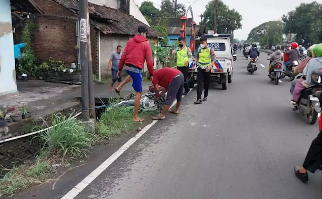 Berlarian di Tengah Jalan Kartasura Sukoharjo, ODGJ Meninggal Tertabrak Mobil