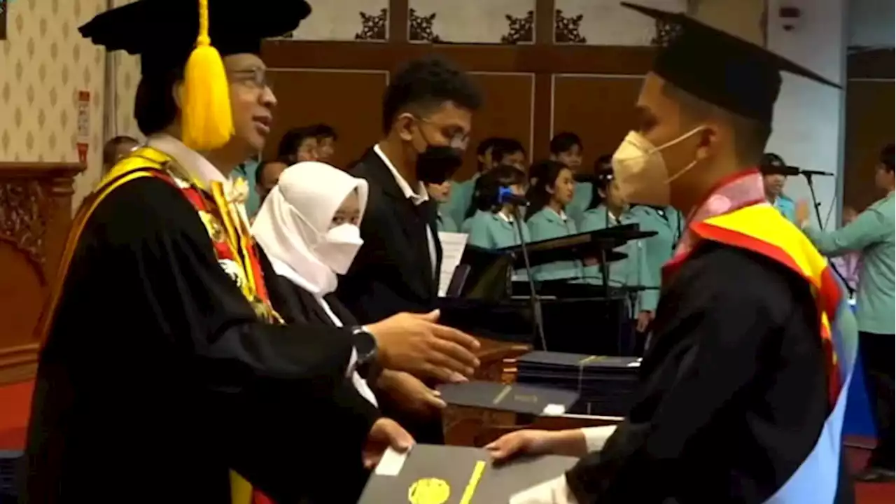 Wow... Mahasiswa UNS Raih Gelar Doktor di Usia 26 Tahun